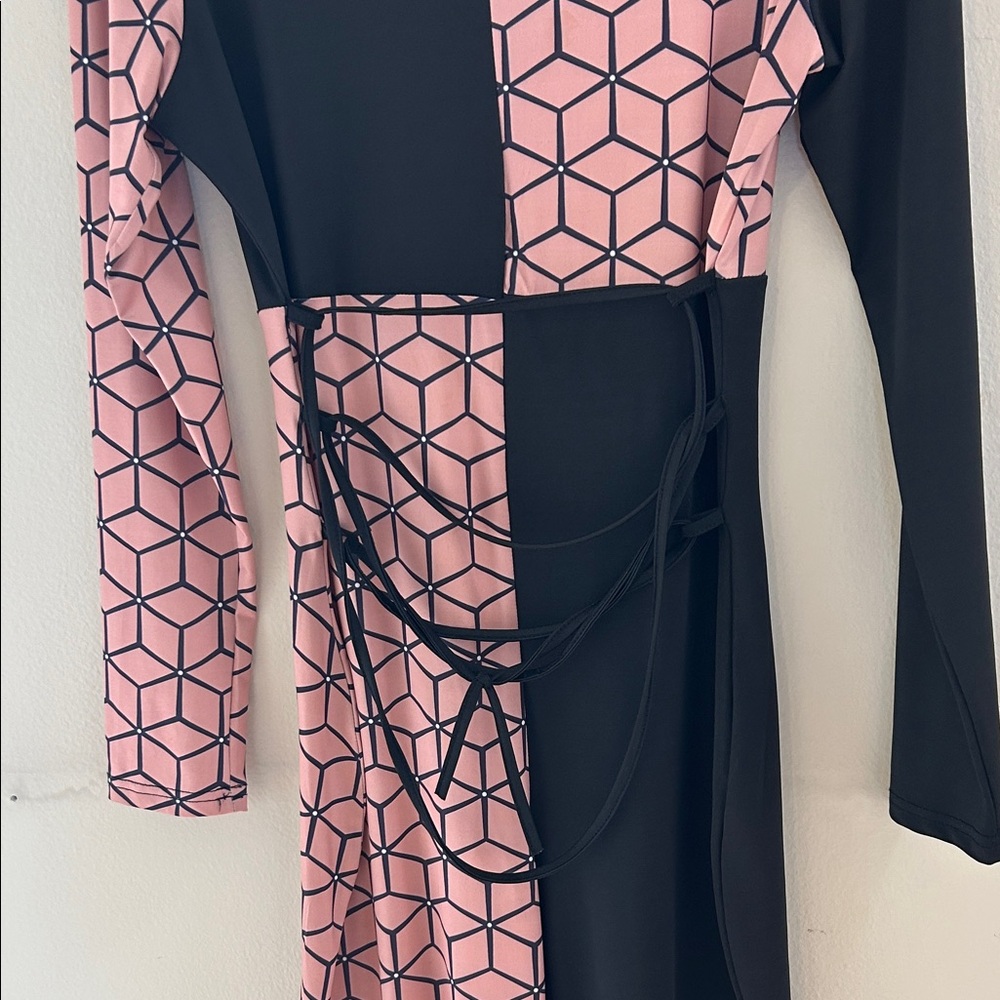Geometric Pink and Black Jumpsuit 🌹 - Picture 6 of 11